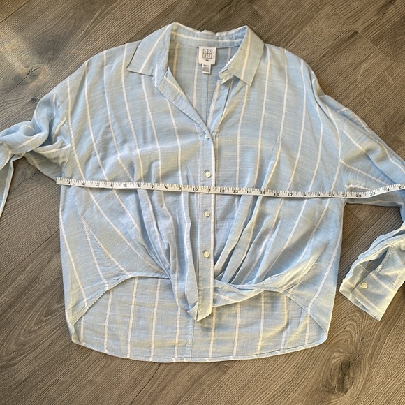 Core Life Soft Over the head Button down shirt with front knot. - Picture 4 of 7